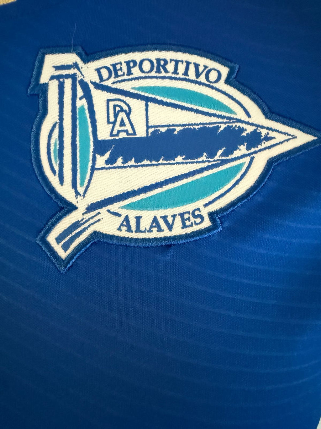 Deportivo Alavés Training Shirt 2019-2020 NWT (XS) (10/10)